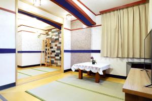 Phòng Đẳng Cấp Giường Đôi Có Bồn Tắm Suối Nước Nóng Bán Lộ Thiên Riêng (Premier Double Room with Private Semi-Open-Air Hot Spring Bath)