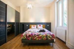 Maisons de vacances Maison en plein centre avec piscine garage et clim : photos des chambres