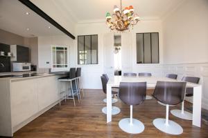 Maison en plein centre avec piscine garage et clim