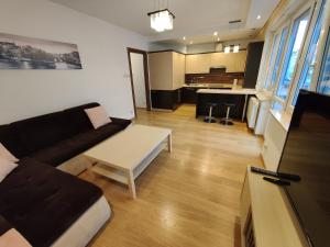 Apartament F&J #12