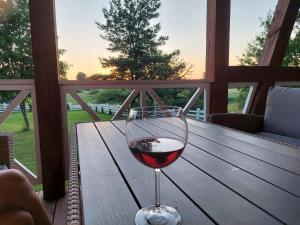 Greyówka dom kryty strzechą w Gardna Park