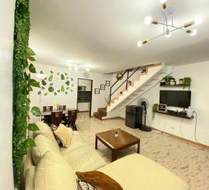 RUSTIC THEMED - 2BR TownHouse - near Clark Airport - TRP4