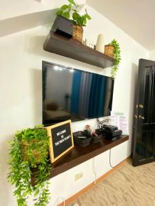 RUSTIC THEMED - 2BR TownHouse - near Clark Airport - TRP4