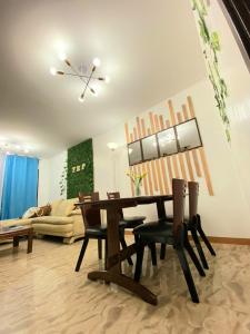 RUSTIC THEMED - 2BR TownHouse - near Clark Airport - TRP4