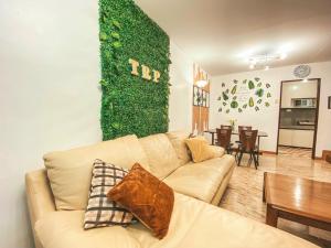 RUSTIC THEMED - 2BR TownHouse - near Clark Airport - TRP4