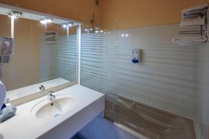 Hotels Noemys Brive - ex Hotel Restaurant Le Teinchurier : Chambre Double