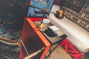 Large Single Room room in Hôtel du Continent