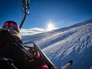 Studio skis aux pieds avec balcon et vue à Notre-Dame-de-Bellecombe - FR-1-505-51