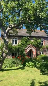 Stone Cottage - Melton Constable