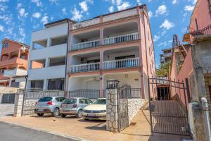 Apartments Lacic 3 