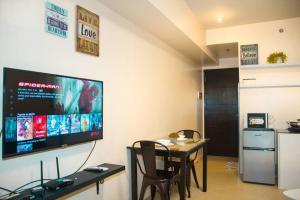 Queen Size Bed at the Heart of the City