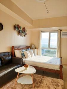 Queen Size Bed at the Heart of the City