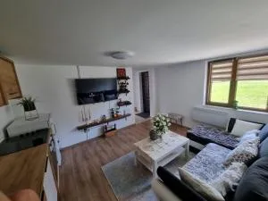 Casa primitoare in inima naturii si padurii - Pîţîligeni