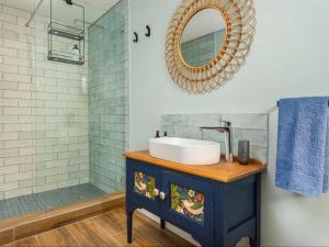 Bains View Olive and Guest Farm