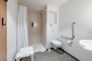 Hotels B&B HOTEL Paris Ivry Quai de Seine : Chambre Double - Accessible aux Personnes à Mobilité Réduite 