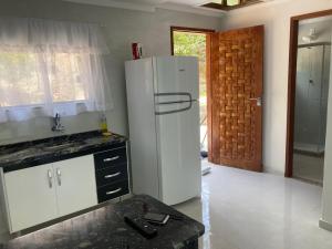 Casa de Campo em Lumiar com corrego ,lareira e churrasqueira