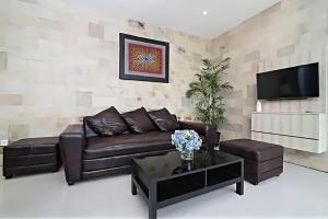 Villa Astarta , Canggu, 5 mins to Berawa beach Newly Renovated