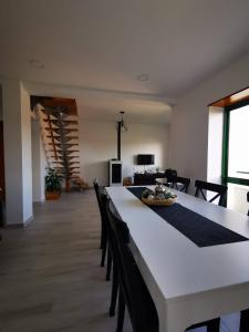 Appartement luxueux - Vue magnifique, piscine, balcon - Parking