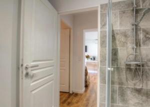 Appartement tranquille en bas de villa