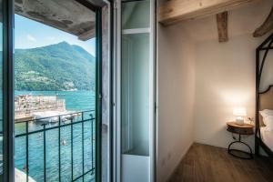 Acqua - by MyHomeinComo