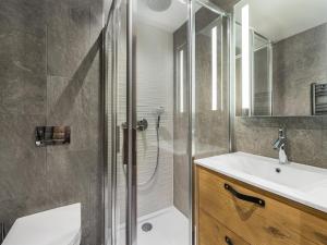 Appartement spacieux, cosy avec cheminée, proche pistes et école de ski, idéal pour familles - FR-1-567-12