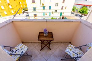 Vale apartment with balcony