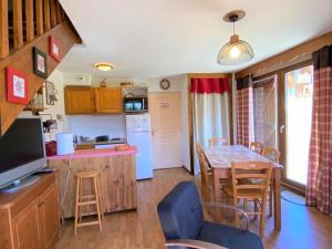 Chalets Chalet La Joue du Loup, 3 pieces, 8 personnes - FR-1-504-3 : photos des chambres