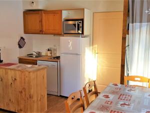 Chalets Chalet Mitoyen 3 Pieces avec Local Ski et Parking Gratuit - FR-1-504-3 : photos des chambres