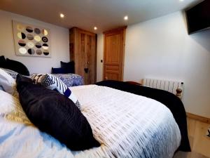 Chalet cosy avec cheminée et parking, pour 8 personnes - FR-1-598-35