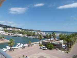 Charmant 2 pièces de 30m², loggia sud, parking à Sète, vue mer - FR-1-472-144