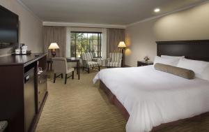 Deluxe King Room room in Coast Anabelle Hotel