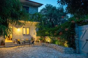 Acacia APT by Aglaia V