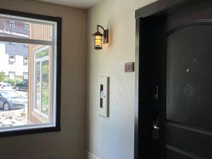 Sunny Tranquil Woods Turret in Falcon Crest Lodge