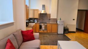 Spacious, bright and airy city centre flat. Unique converted Mill.