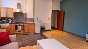 Spacious, bright and airy city centre flat. Unique converted Mill.