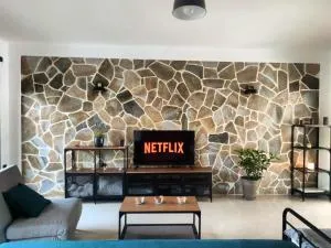 Anchor house - Pteleós