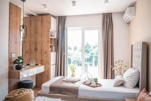 Quadruple Room with Balcony and Sea View room in Apartments Cungu