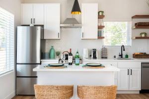 Sunny Guesthouse near Stanford wPrivate Patio