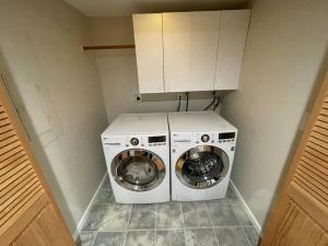 Ocean View Retreat Mins to Beaches & Trails