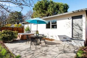 Sunny House with Hot tub near Stanford