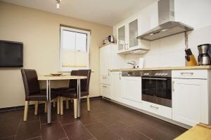 Schicke FeWo mit Terrasse, gratis Nutzung vom AHOI Erlebnisbad und Sauna in Sellin - Haus De niege Wech FeWo 02