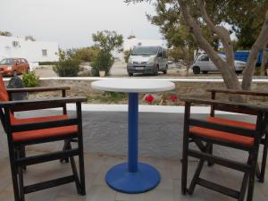 The Three anchors Rooms Perissa