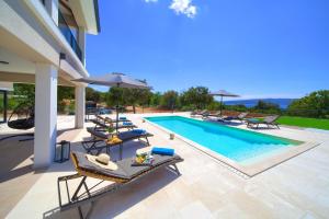 Villa MAGNIFICA with pool