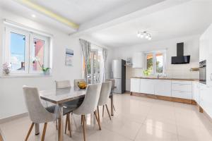 Apartment Mariuccia with Private Pool 