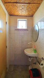 Calatagans Bahay Kubo - with Beach Access