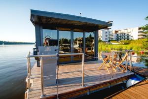 Houseboat- dom na wodzie z sauną i możliwością pływania