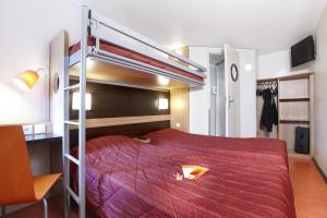 Hotels Premiere Classe Bourges : Chambre Triple (3 Lits Simples)