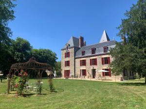 Hotels Le Domaine de la Briandais, experience de sobriete electromagnetique : photos des chambres