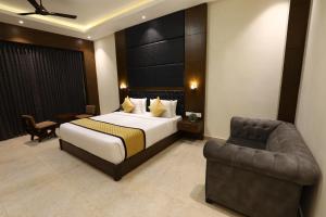 Mayuraa Residency
