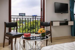 Hanoi Airport Suites Hostel & Travel